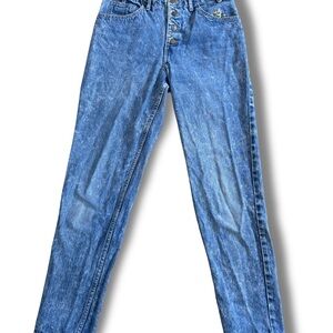 Vintage Restyled Guess High-Rise Women's Jeans in Light Blue Wash